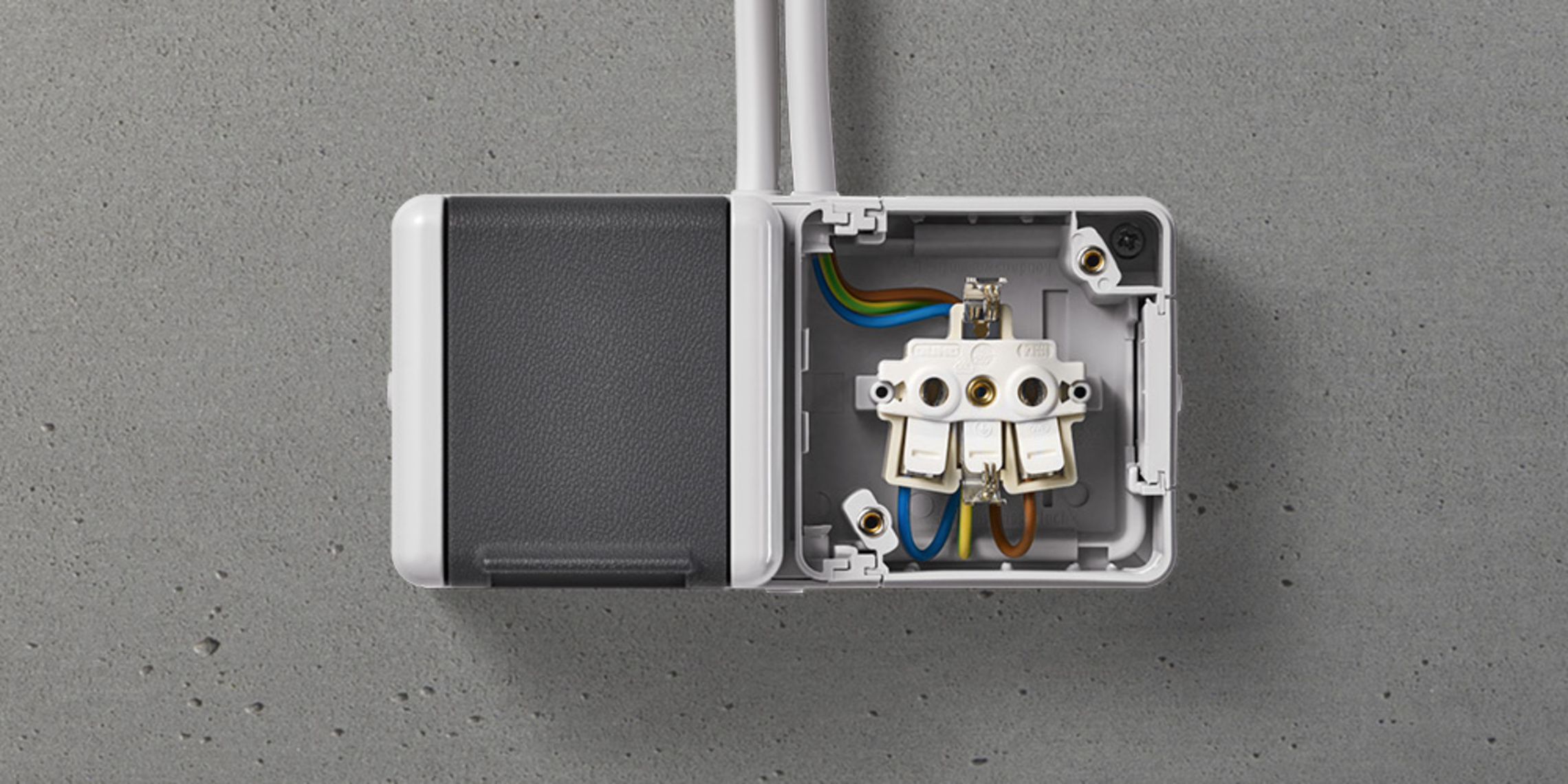 Doppelsteckdose mit Trennsteg bei Elektro Bilgin GbR in Würzburg